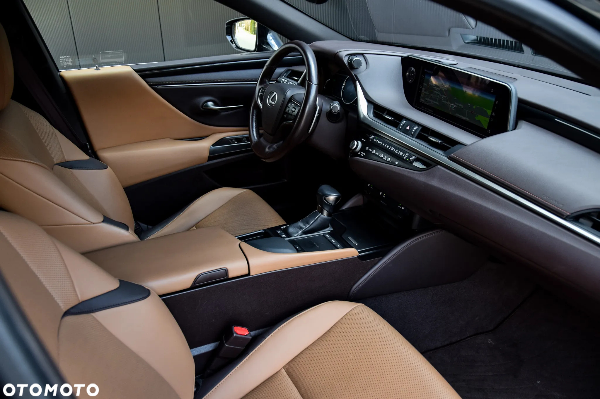 Lexus ES 300h Business Edition + - 4
