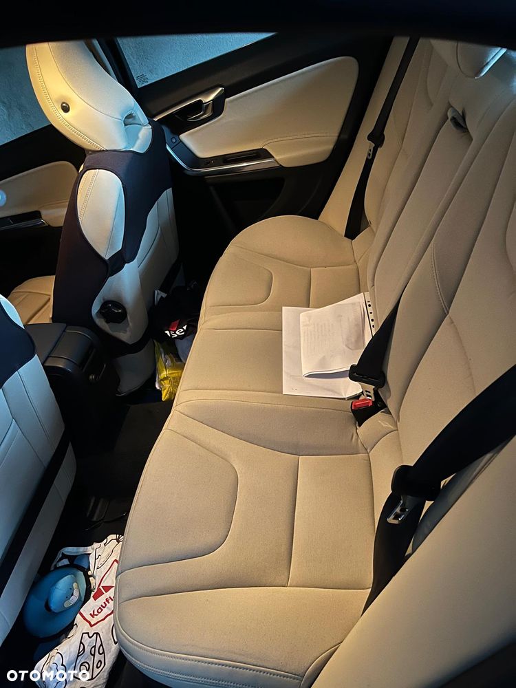 Volvo S60 D2 R-Design - 19