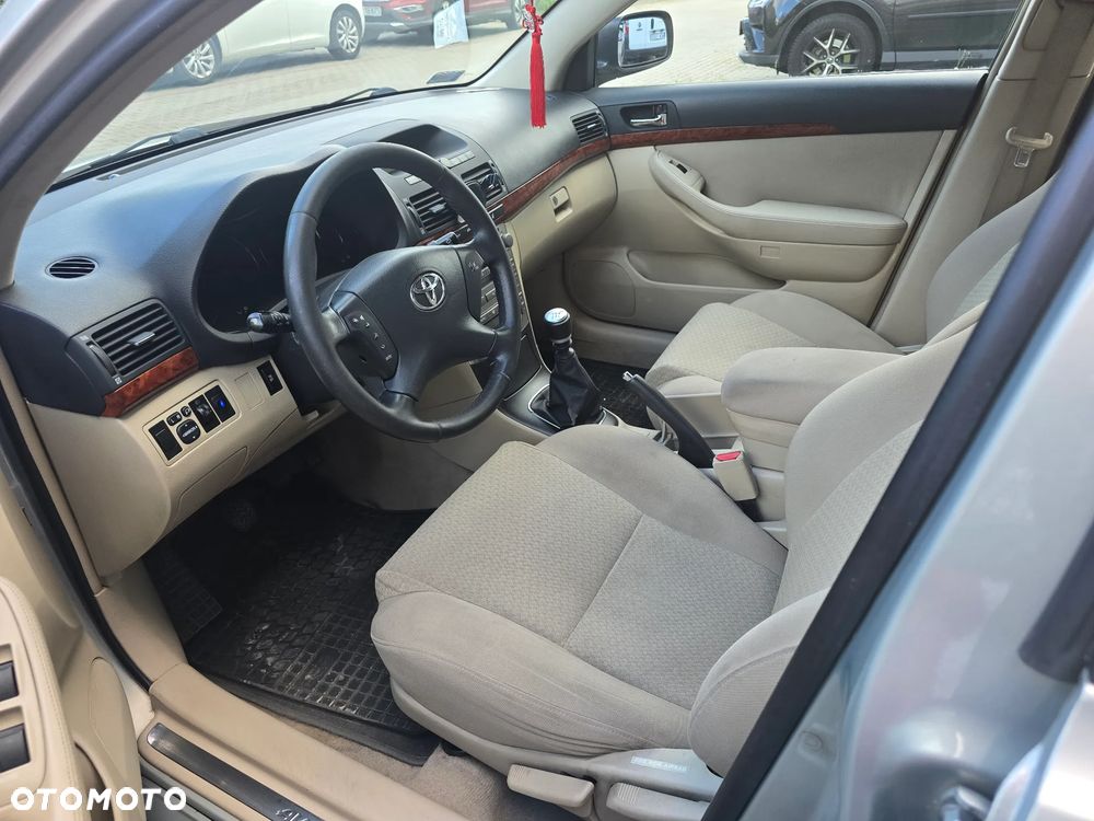 Toyota Avensis 2.2 D-4D Sol - 7