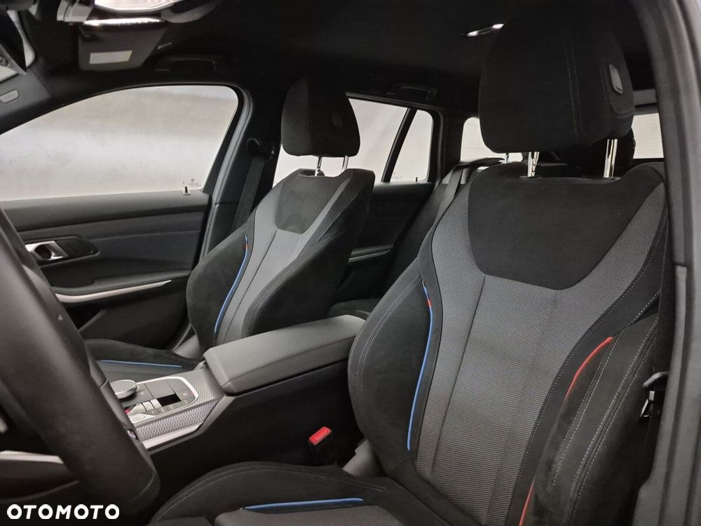 BMW Seria 3 330i xDrive M Sport - 21