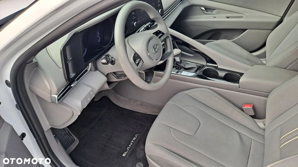 Hyundai Elantra 1.6 Comfort - 18