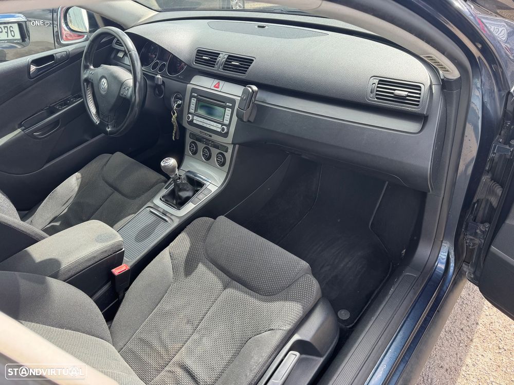 VW Passat 2.0 TDI Confortline - 28