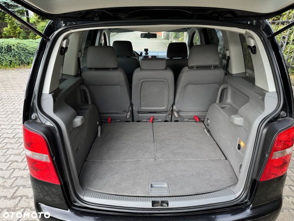 Volkswagen Touran 1.9 TDI Conceptline DSG - 13