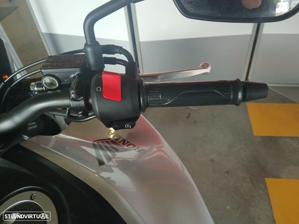 Honda CB CB 125 R - 9