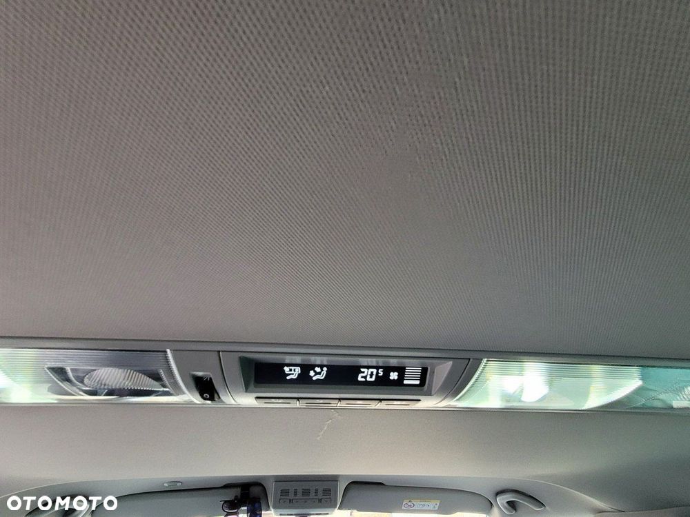 Volkswagen Multivan - 33