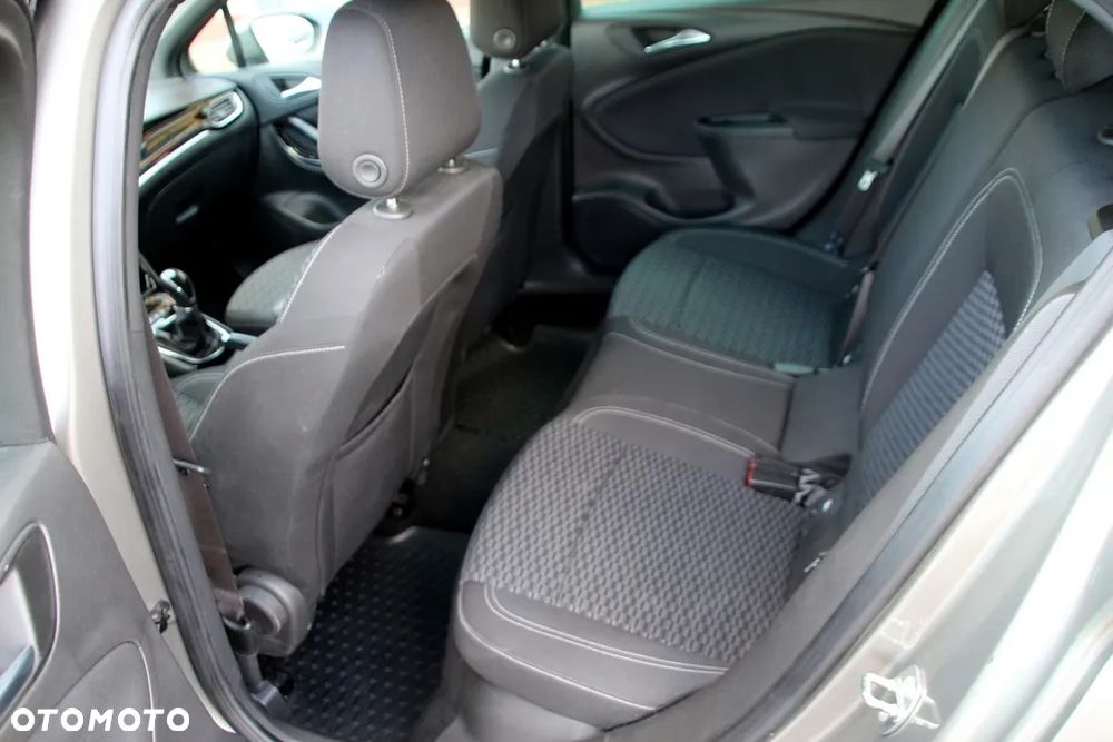 Opel Astra 1.4 Turbo Business - 29