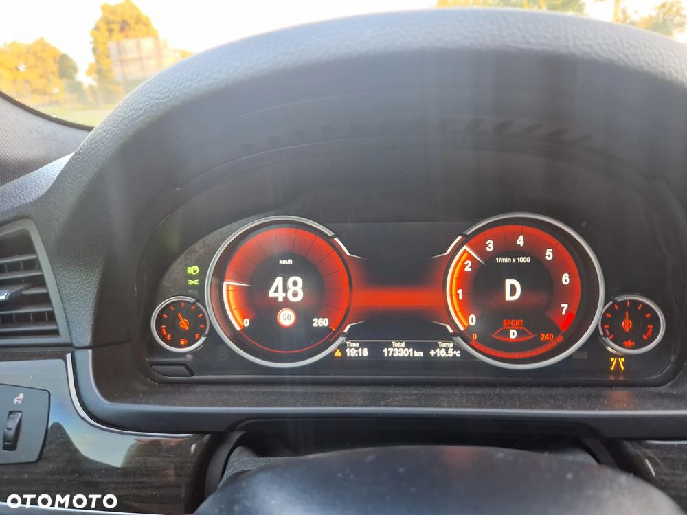BMW Seria 5 535i xDrive - 16