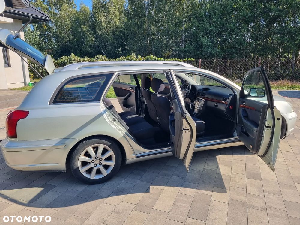 Toyota Avensis 1.8 VVT-i Combi - 2