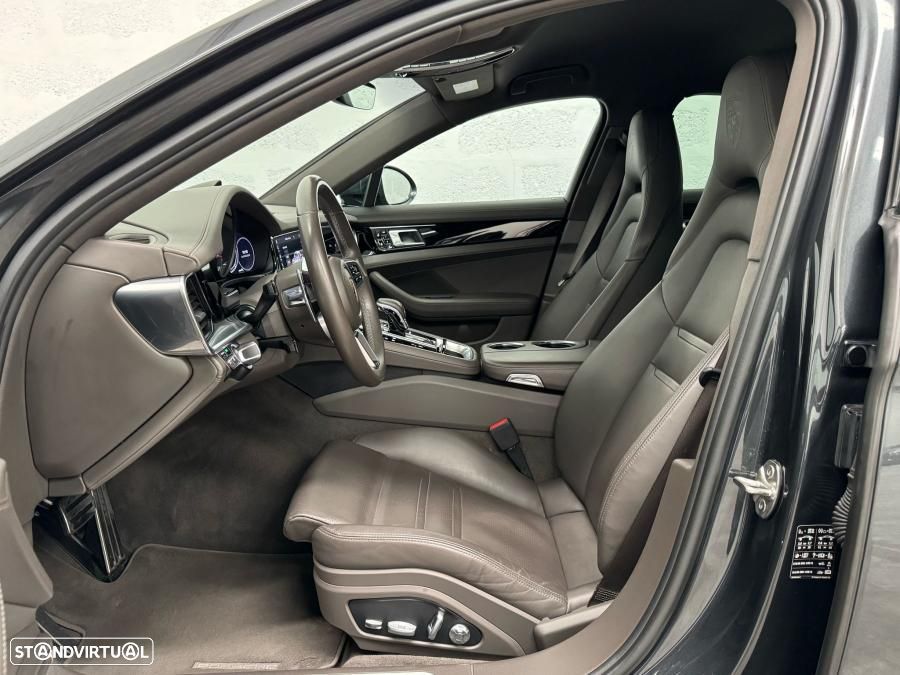 Porsche Panamera 4 E-Hybrid - 4