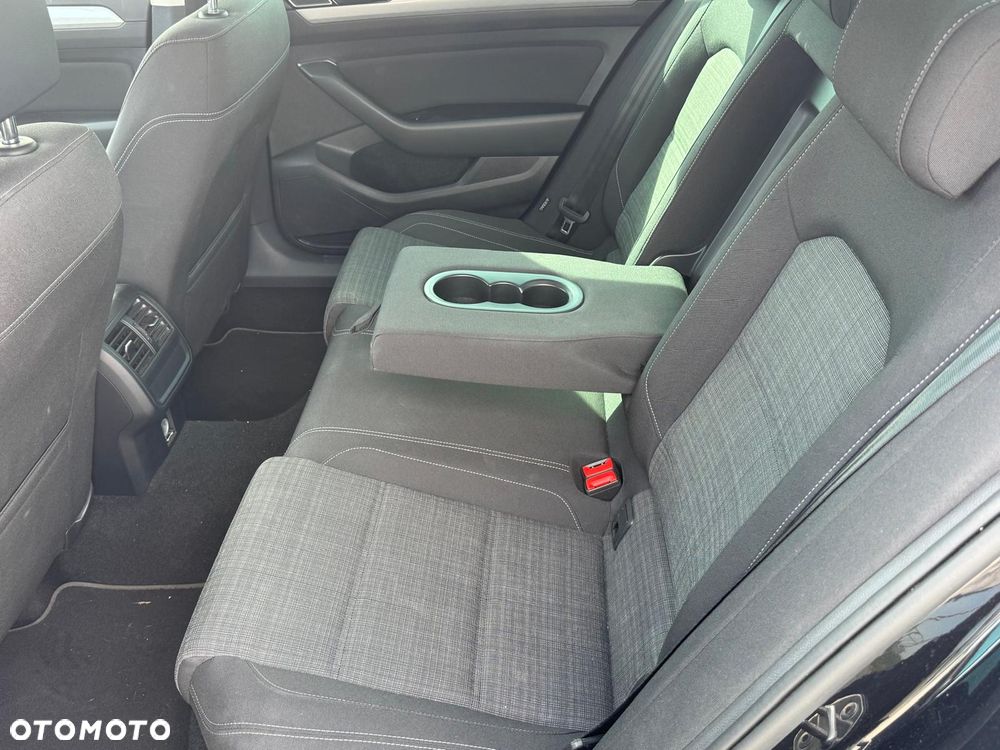Volkswagen Passat - 20