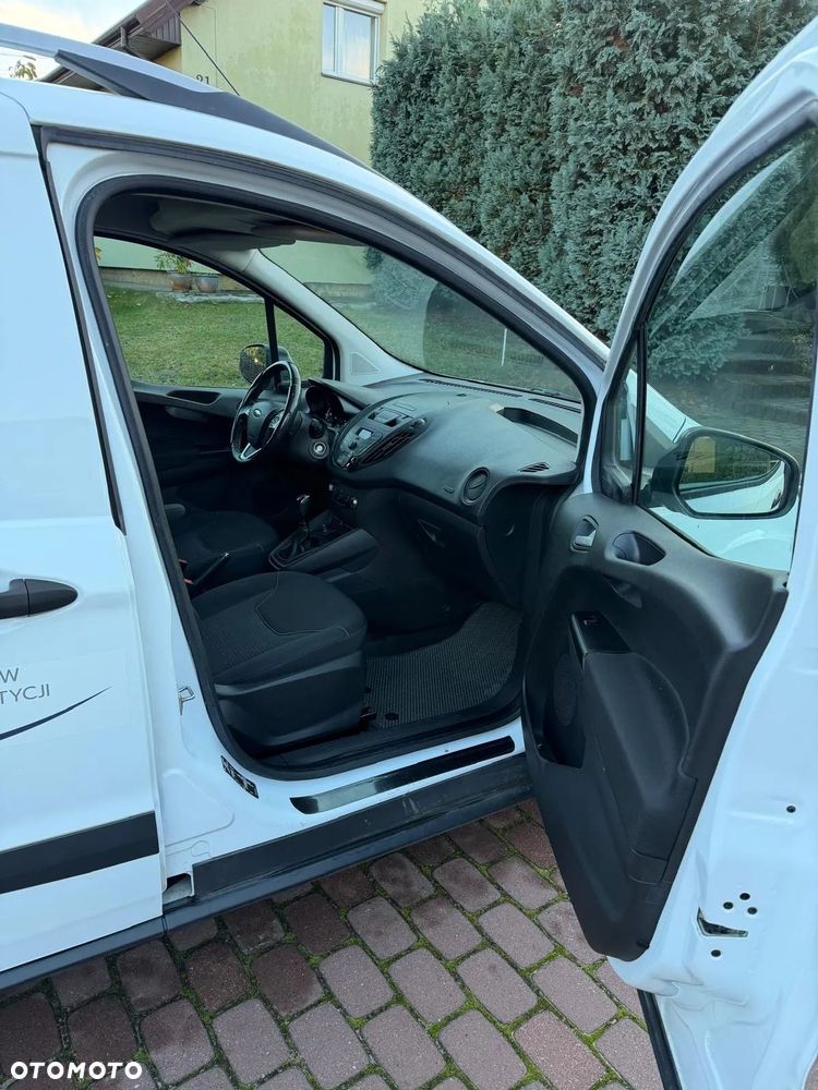 Ford Transit Courier 2023 photo 4
