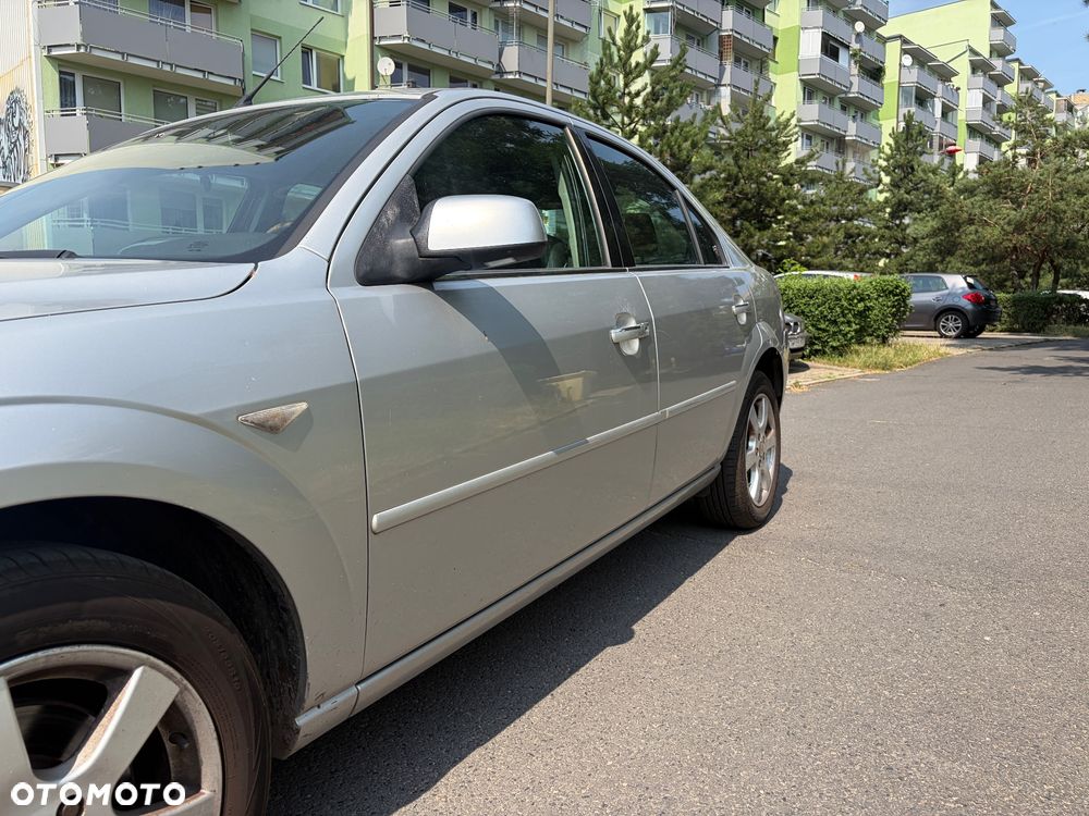 Ford Mondeo 1.8 SCi Ghia - 19