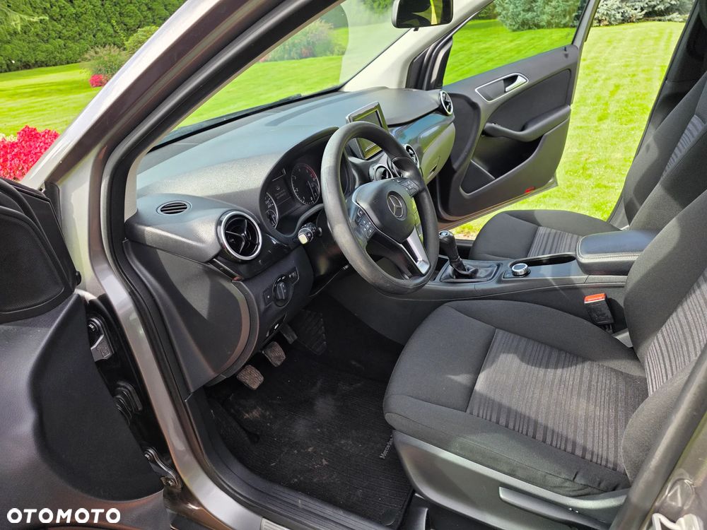 Mercedes-Benz Klasa B 180 d SCORE - 16