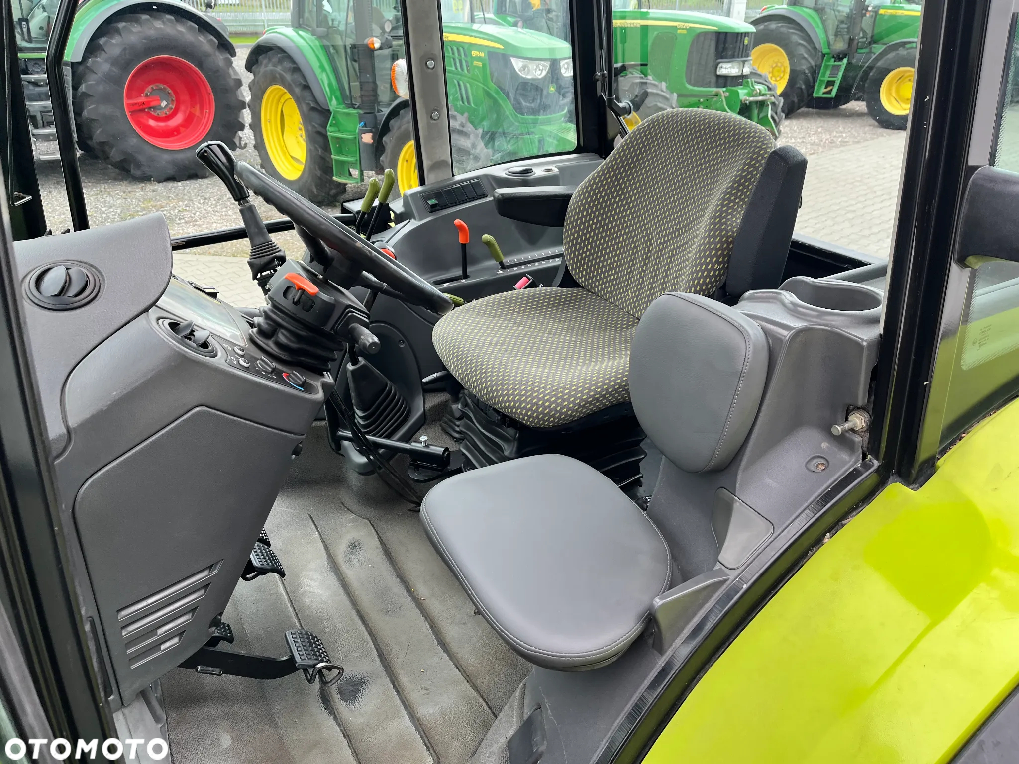 Claas Axos 330 - 13