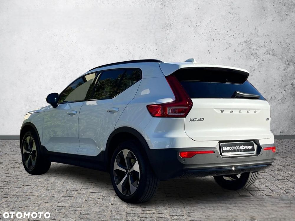 Volvo XC 40 B3 Plus Dark - 3