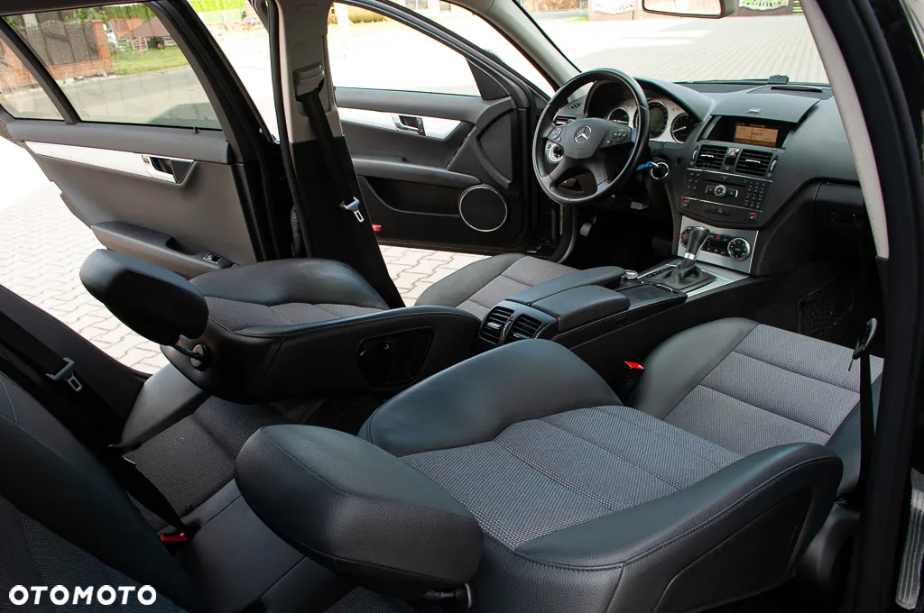 Mercedes-Benz Klasa C 200 T 7G-TRONIC Avantgarde Edition - 26