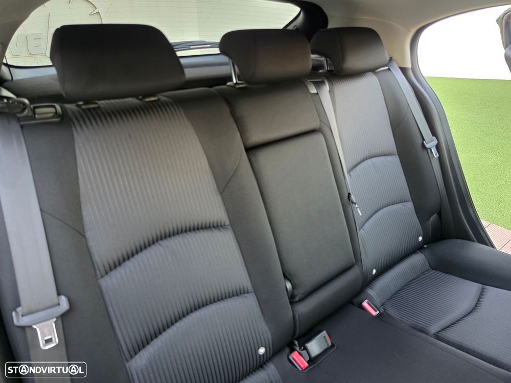 Mazda 3 Hatchback 1.5 Sky-D Excellence Navi - 35