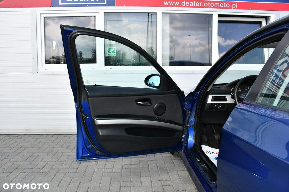 BMW Seria 3 318i - 33