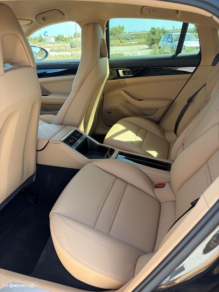 Porsche Panamera - 16