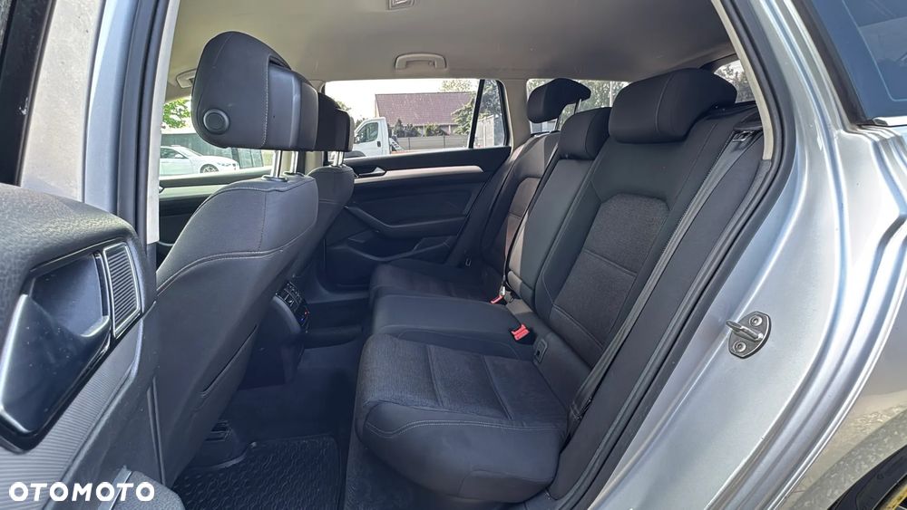 Volkswagen Passat 1.6 TDI (BlueMotion Technology) DSG Comfortline - 25