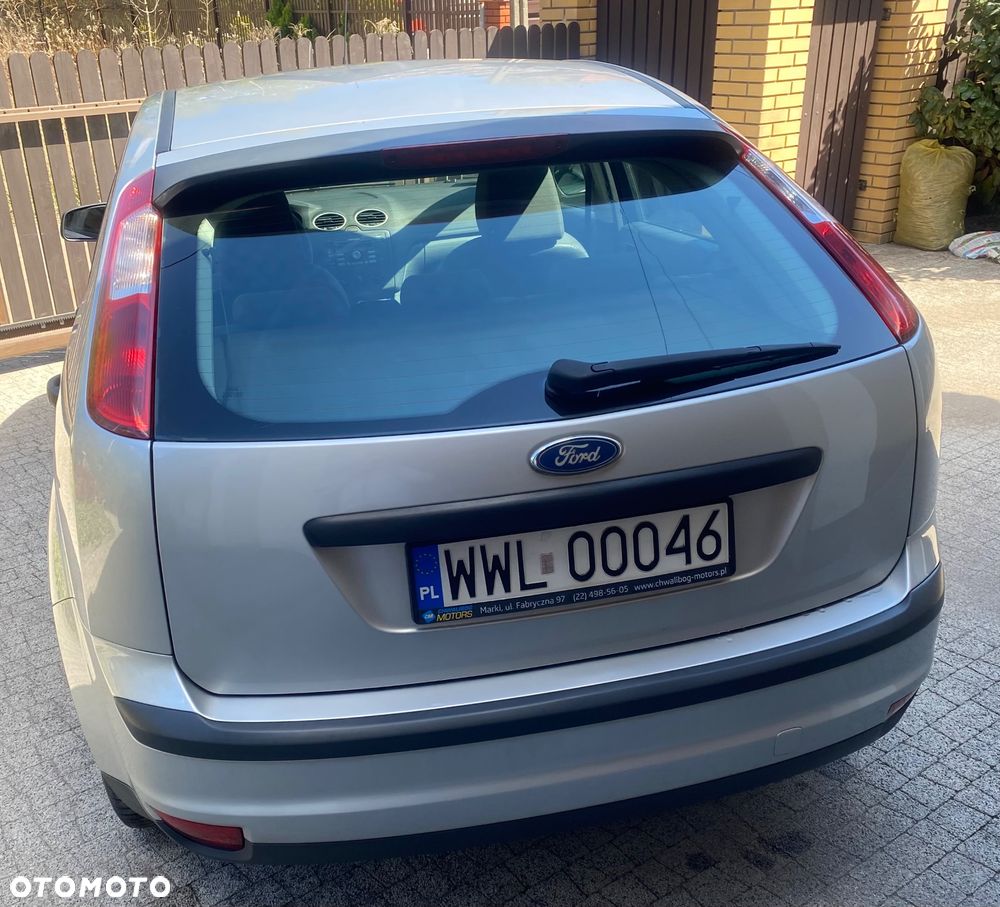 Ford Focus 1.6 Trend + - 5