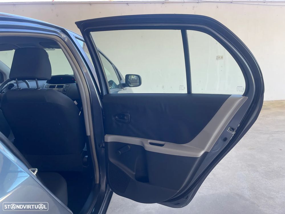 Toyota Yaris 1.0 VVT-i Comfort - 24