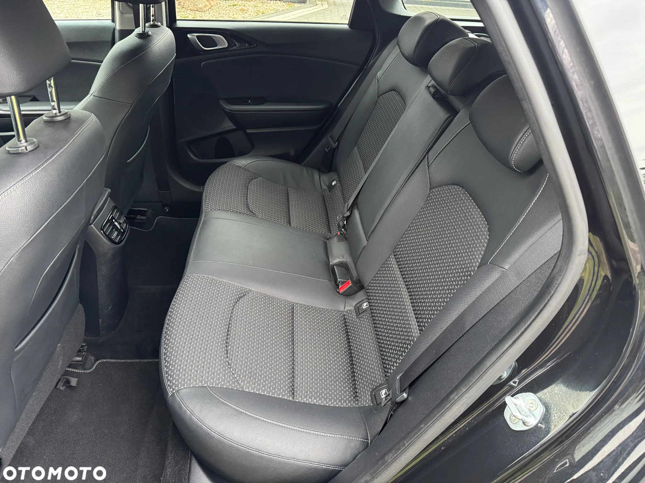 Kia Ceed 1.6 CRDi Eco-Dynamics+ (48V Mild-Hybrid) DCT7 Vision - 24