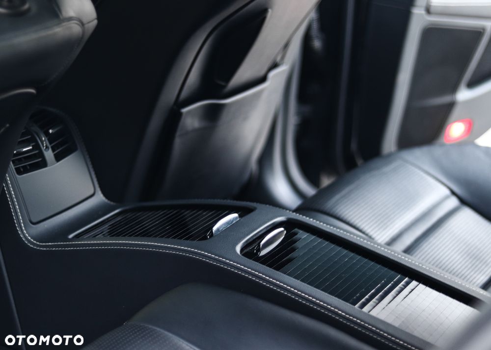 Mercedes-Benz CLS - 32