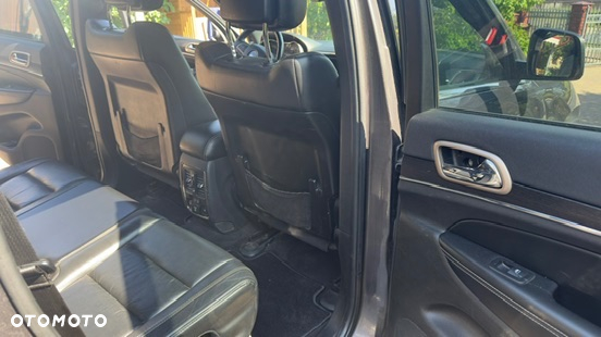 Jeep Grand Cherokee - 12