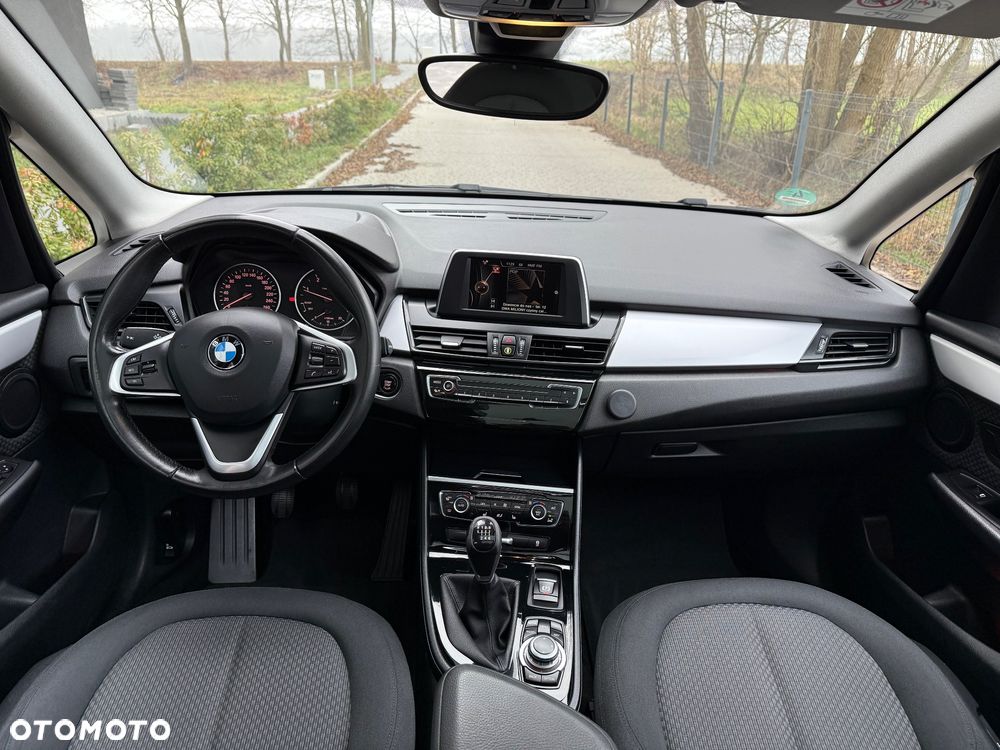 BMW Seria 2 218d - 21