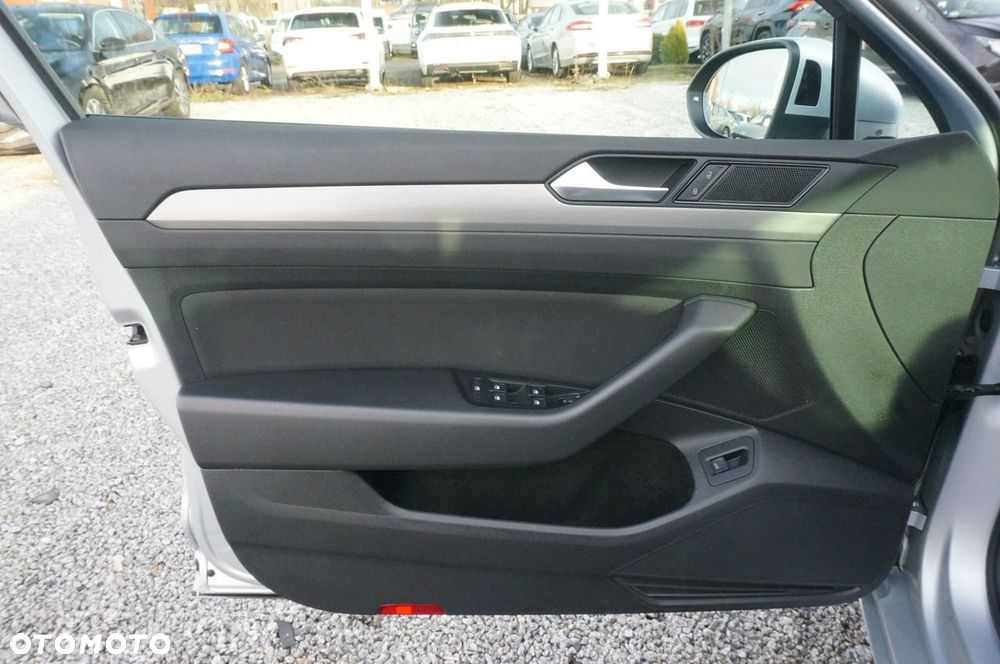 Volkswagen Passat 2.0 TDI EVO Essence - 18