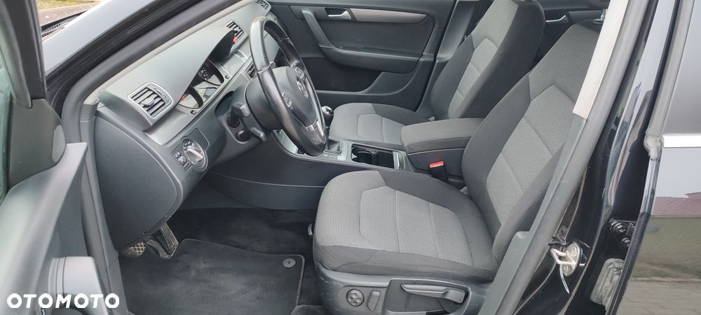 Volkswagen Passat 2.0 TDI DPF BlueMotion Technology Comfortline - 11