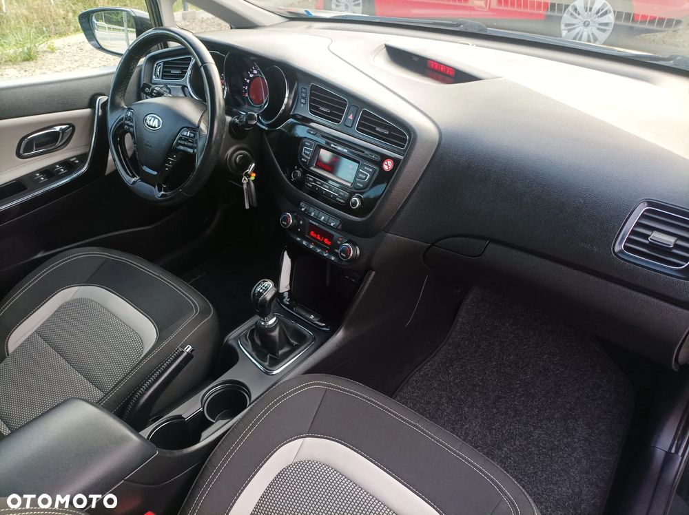 Kia Ceed 1.6 CRDi 128 ISG Platinum Edition - 29