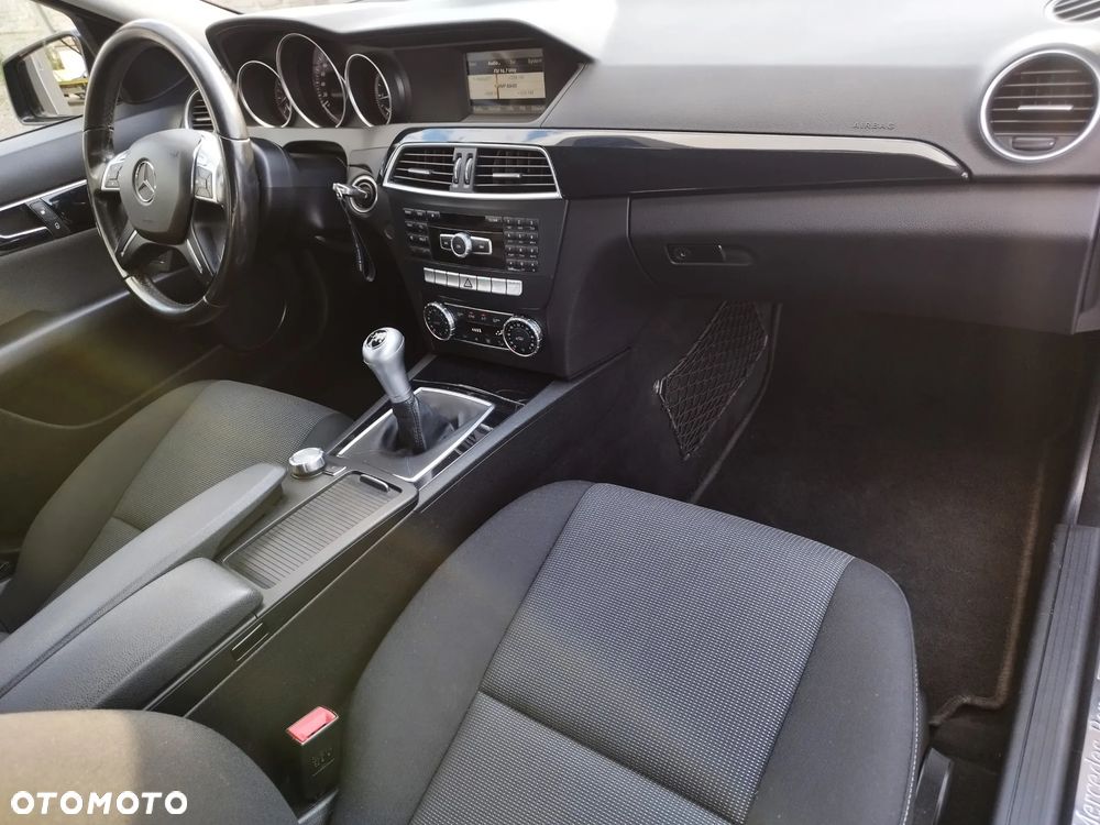 Mercedes-Benz Klasa C 200 CDI BlueEff Avantgarde - 23