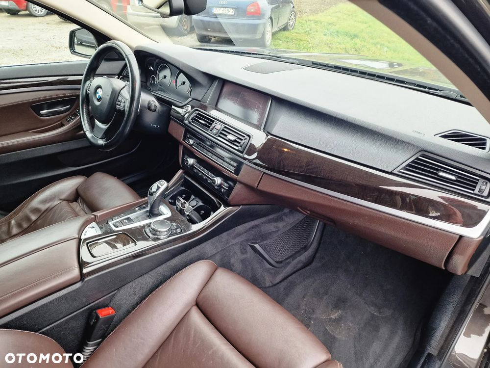 BMW Seria 5 530d xDrive Sport-Aut Luxury Line - 30