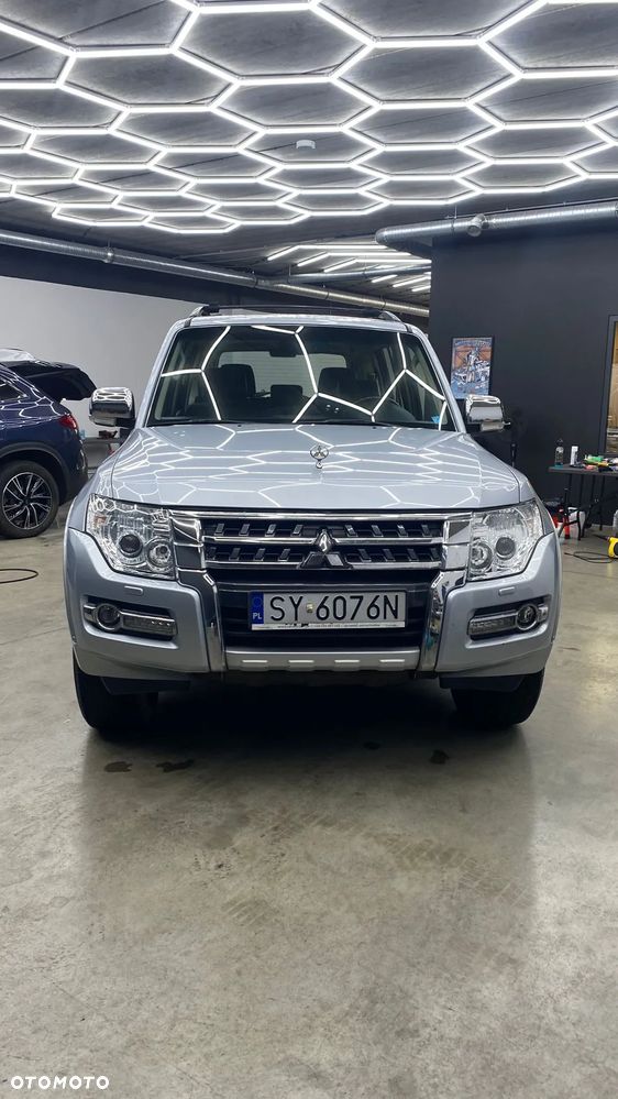 Mitsubishi Pajero - 1