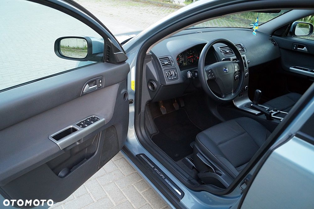 Volvo V50 D5 Momentum - 17