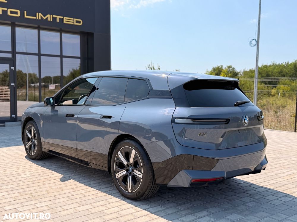 BMW iX - 5