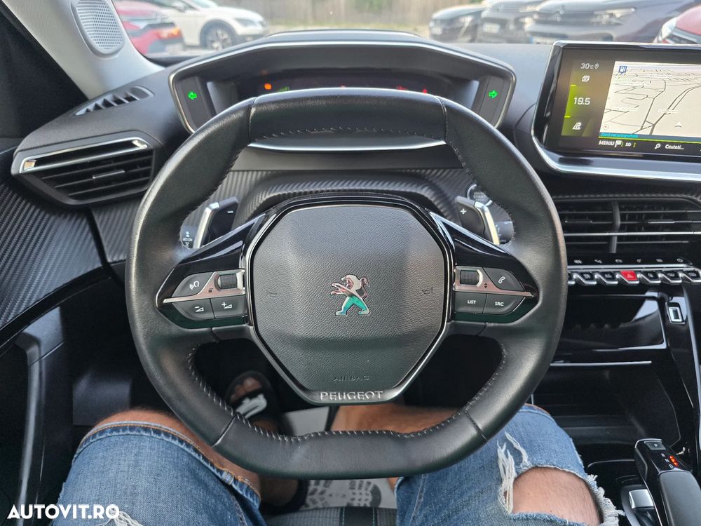 Peugeot 2008 PureTech 130 EAT8 GT - 26