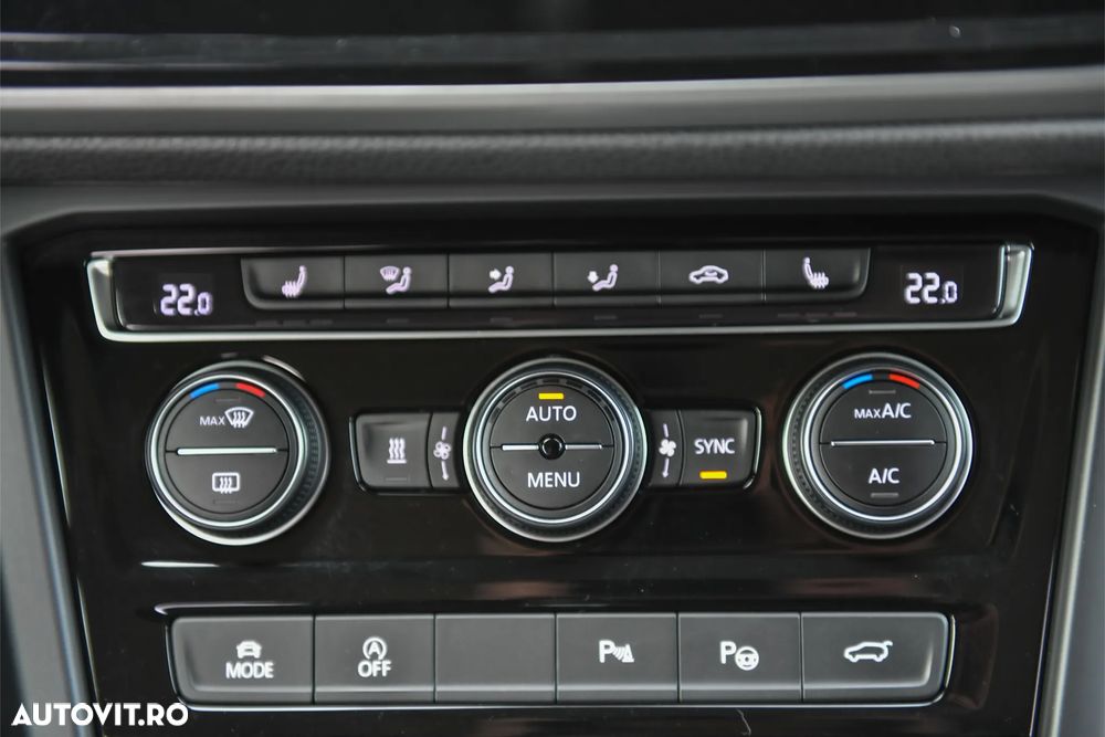 Volkswagen Touran - 34