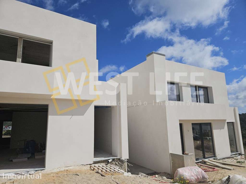 Moradia T4 com logradouro, terraço e piscina - NOVA - Grande imagem: 2/21
