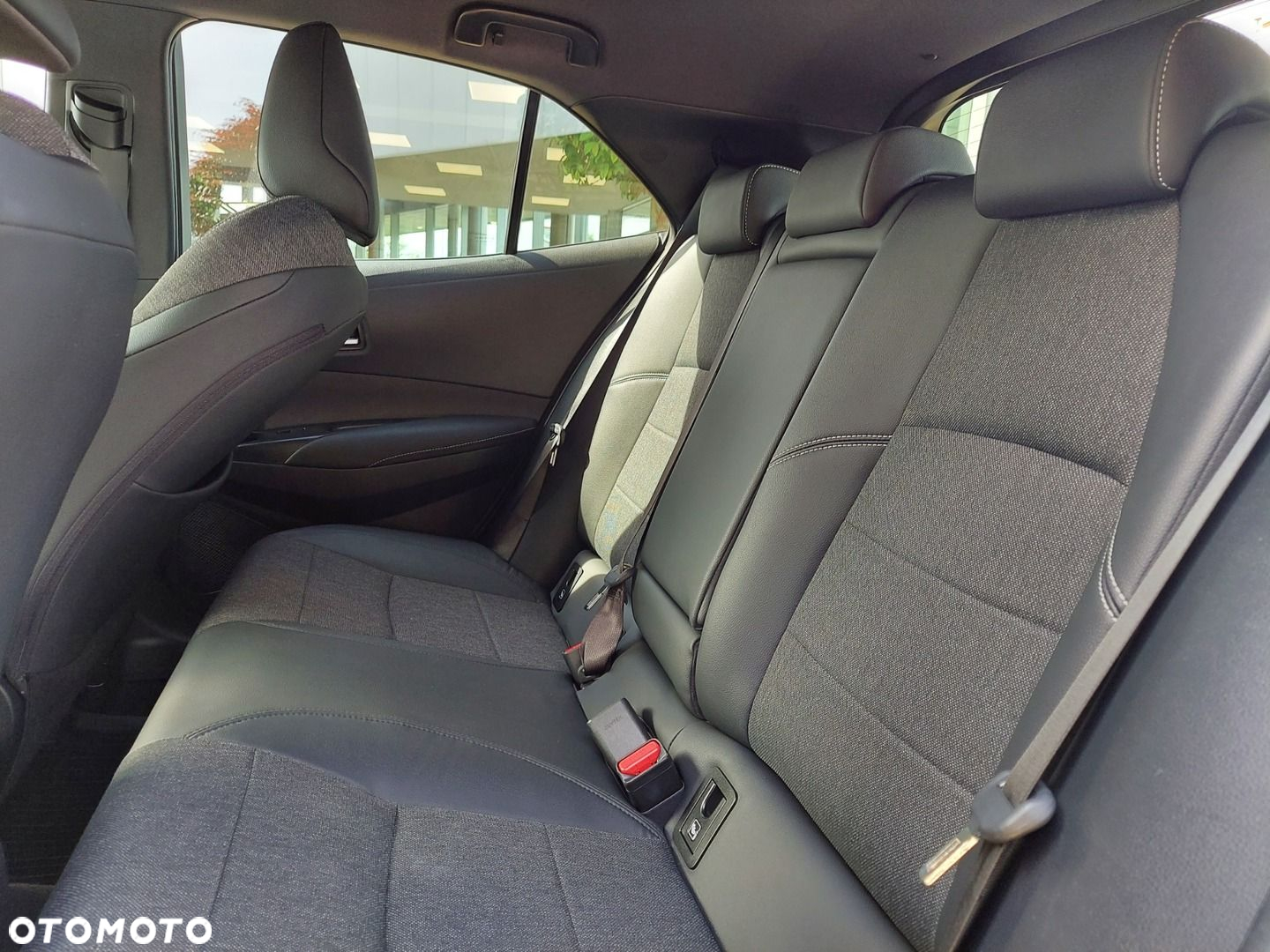 Toyota Corolla 1.8 Hybrid Comfort - 12