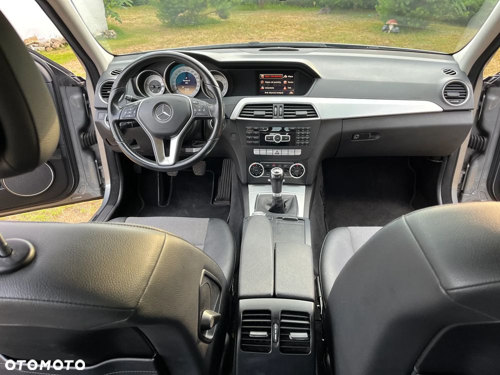 Mercedes-Benz Klasa C 180 CGI BlueEFFICIENCY Avantgarde - 36