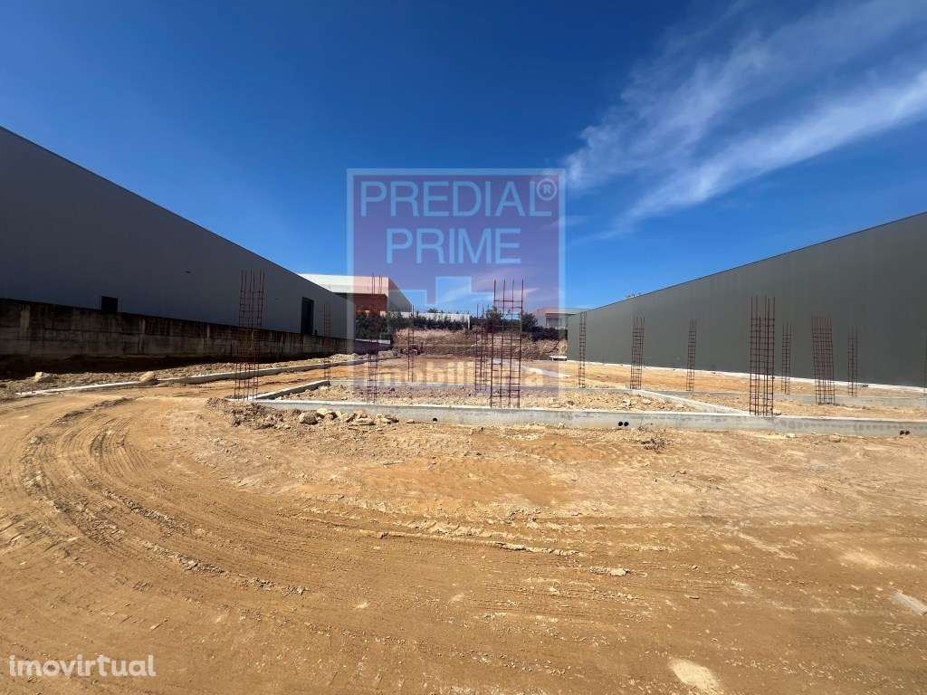 PAVILHÃO INDUSTRIAL NA ZONA INDUSTRIAL DO PERM EM SANTA MARIA DA FEIRA - Grande imagem: 2/3