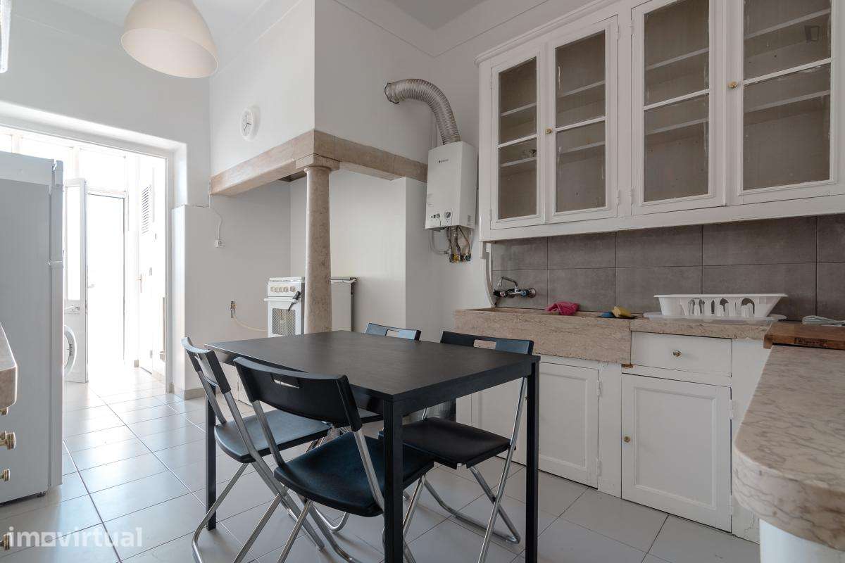 Quarto - localizado em Intendente Lisbon - Grande imagem: 5/19