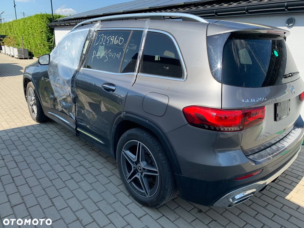 Mercedes-Benz GLB 250 4-Matic 8G-DCT - 9