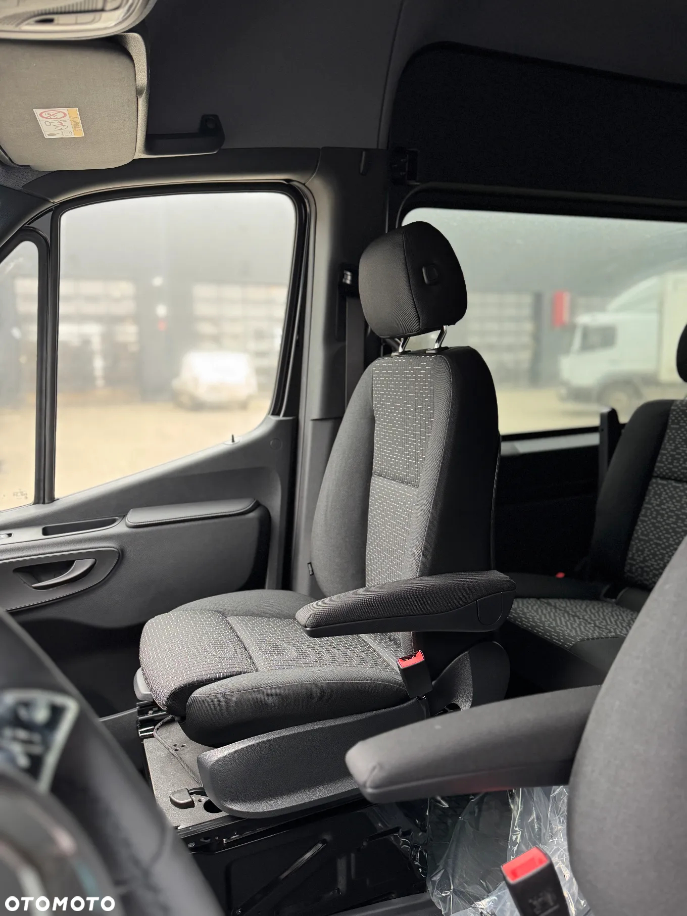 Mercedes-Benz Sprinter - 14