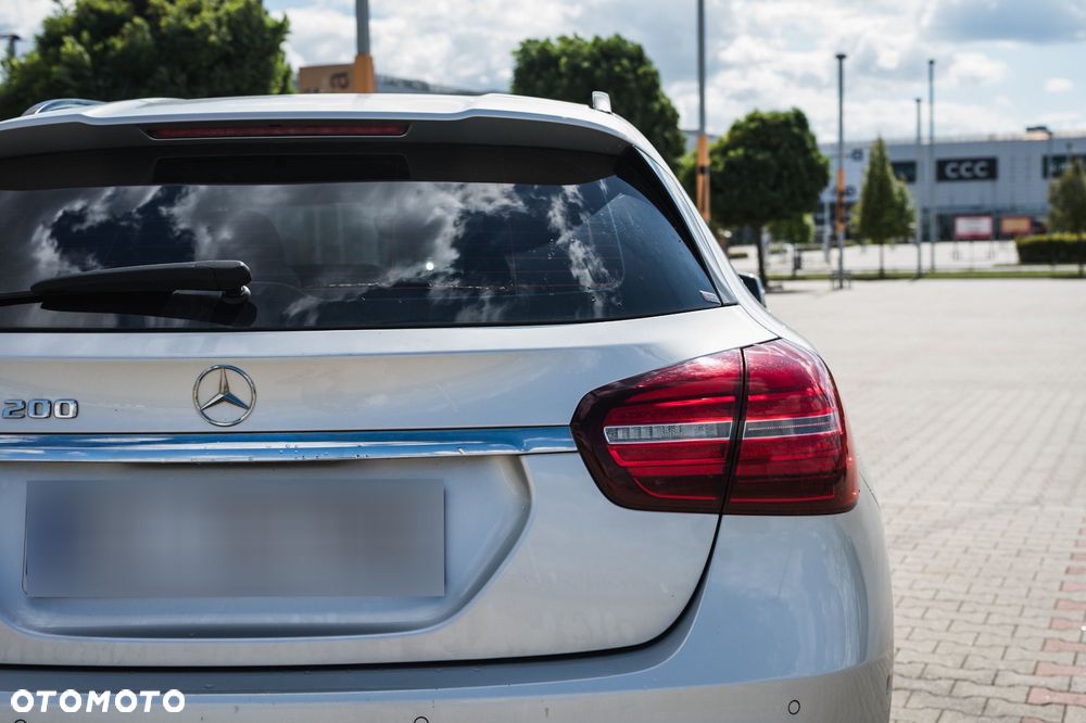 Mercedes-Benz GLA 200 7G-DCT - 13