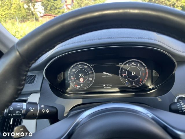 Jaguar E-Pace 2.0 P200 mHEV AWD R-Dynamic - 11
