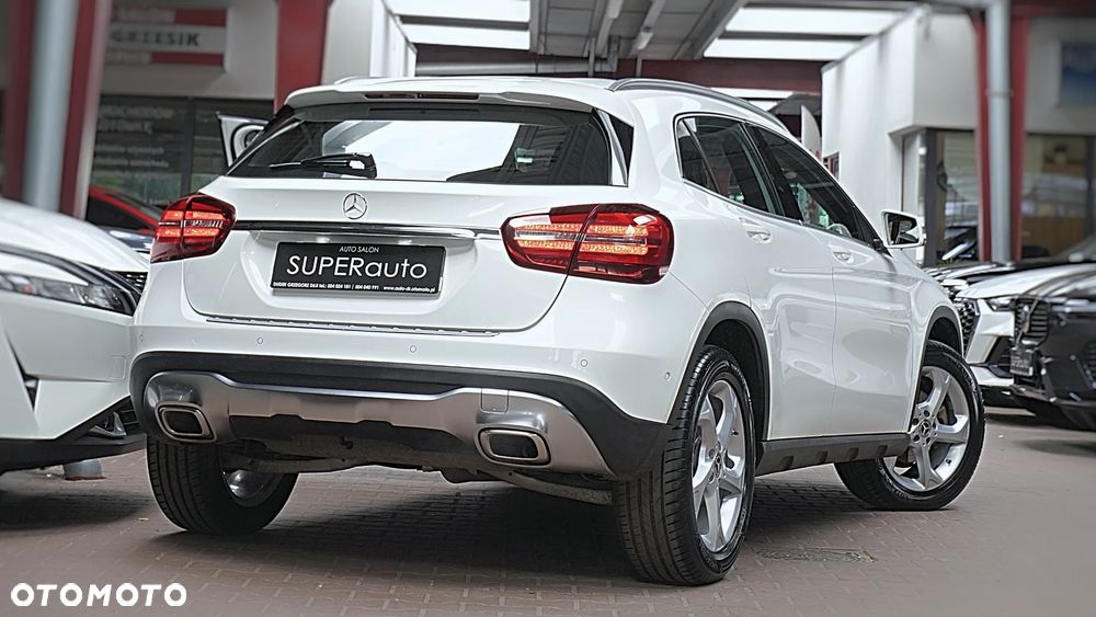 Mercedes-Benz GLA 200 7G-DCT - 11
